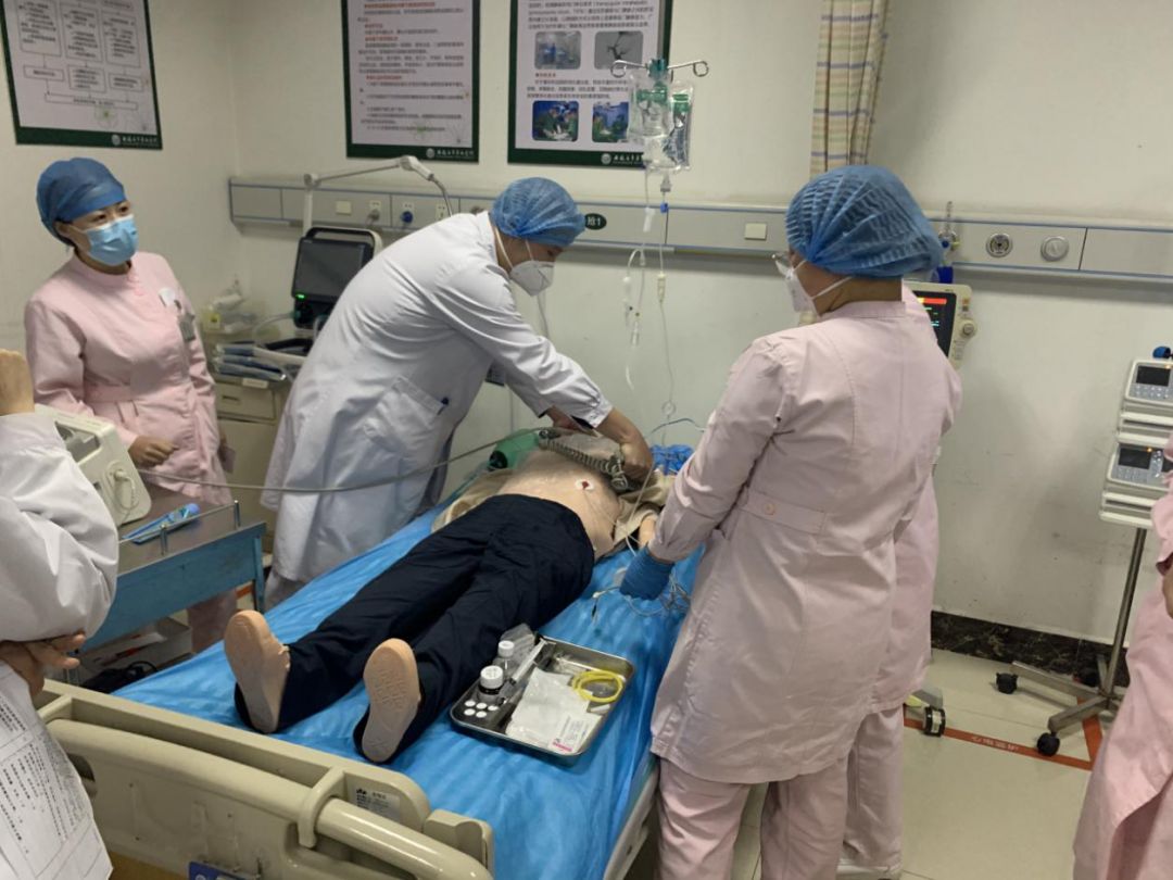 市五院开展急救应急演练提升“实战”能力