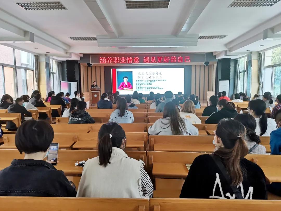 国际护士节│职业能力培训帮助护士轻松掌握沟通技巧