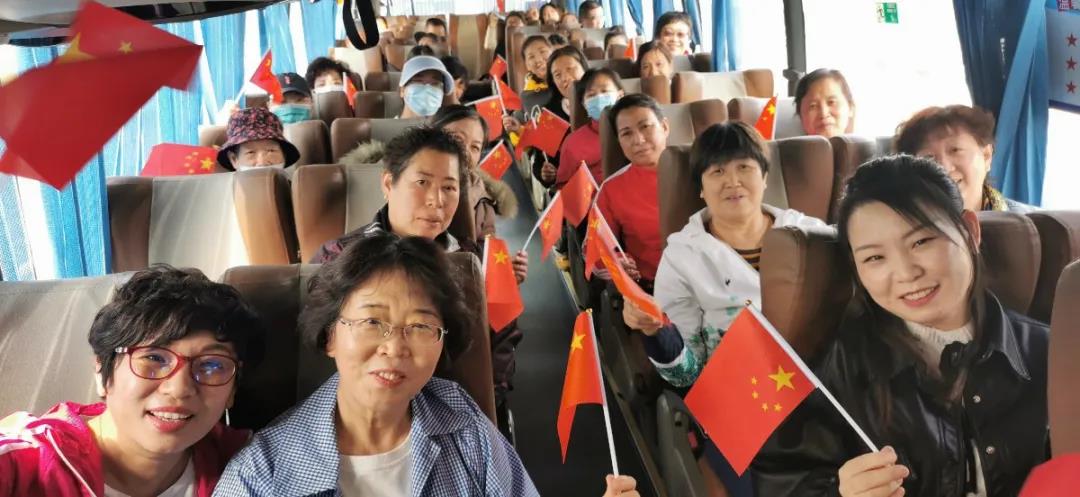 重温革命历史 感悟红色精神——市五院职工赴冉庄地道战遗址参观学习