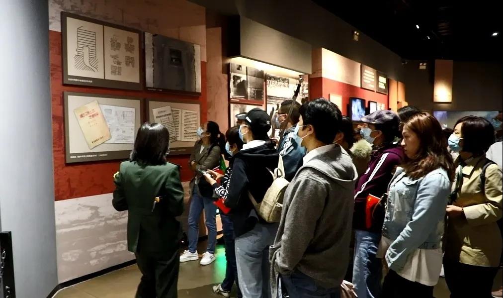 重温革命历史 感悟红色精神——市五院职工赴冉庄地道战遗址参观学习