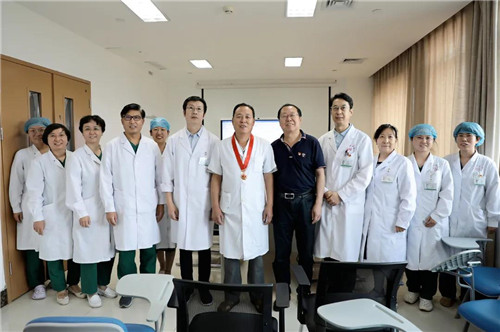 牢记嘱托 跟党走” 市五院党委开展“七一”走访慰问活动