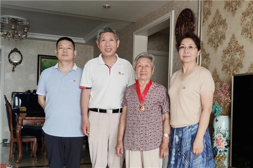 牢记嘱托 跟党走” 市五院党委开展“七一”走访慰问活动