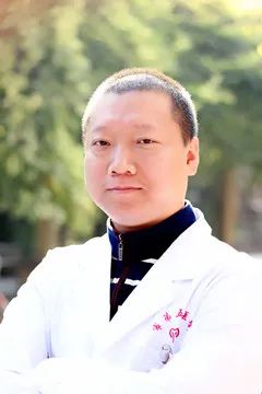 【名医风采】他，恪尽职守，“镜”显担当