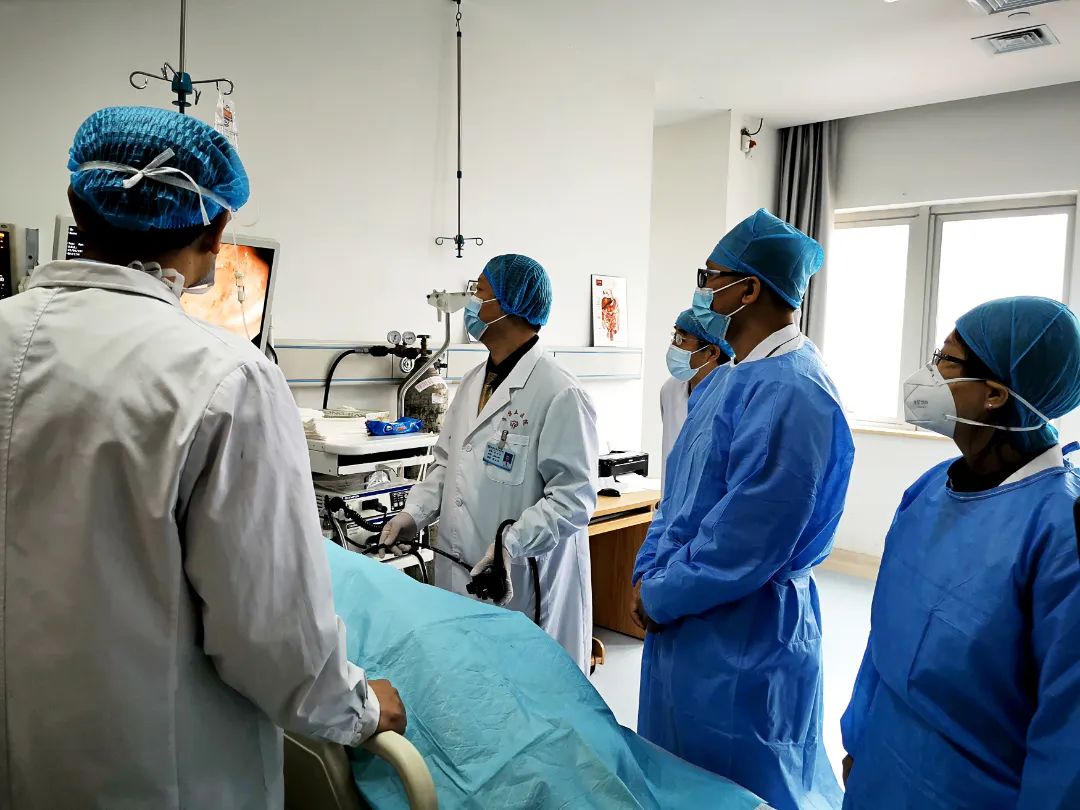 【名医风采】他，恪尽职守，“镜”显担当