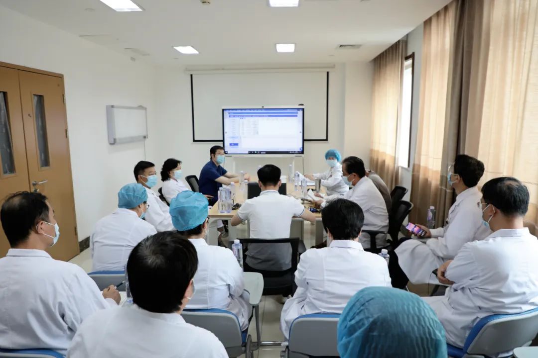 肝衰竭学组研讨疑难肝病治疗新方法——院长江平提要求