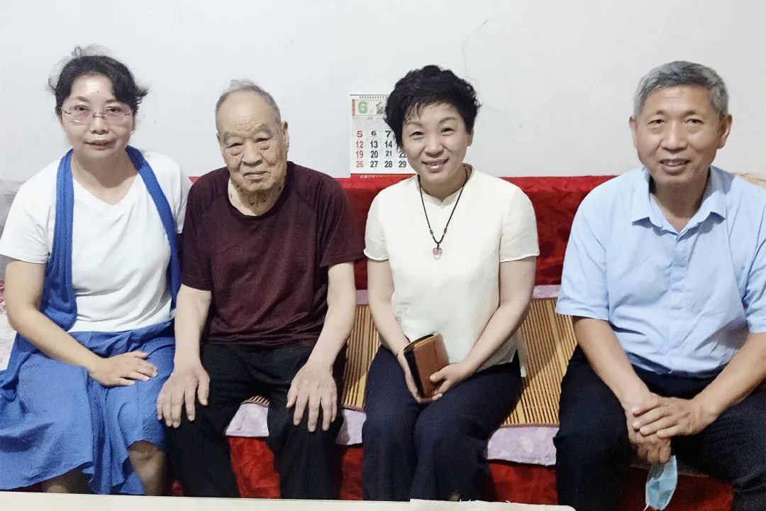 迎七一，让离休干部和党员感受党的温暖