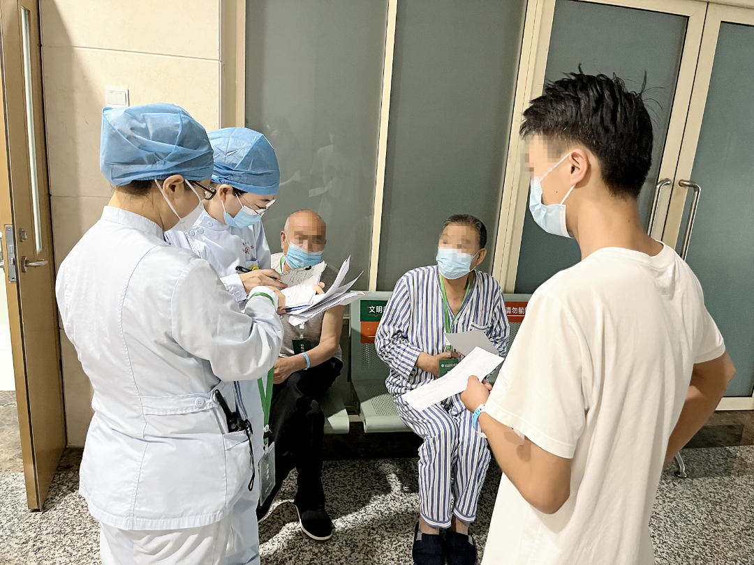 【优质服务】做有温度的护士，行最温暖的护理——门诊陪检