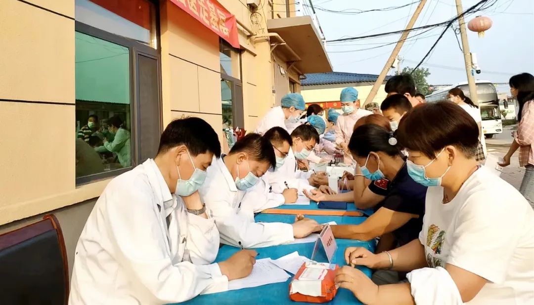 市五院医疗专家下基层献爱心