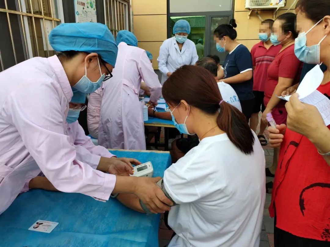 市五院医疗专家下基层献爱心