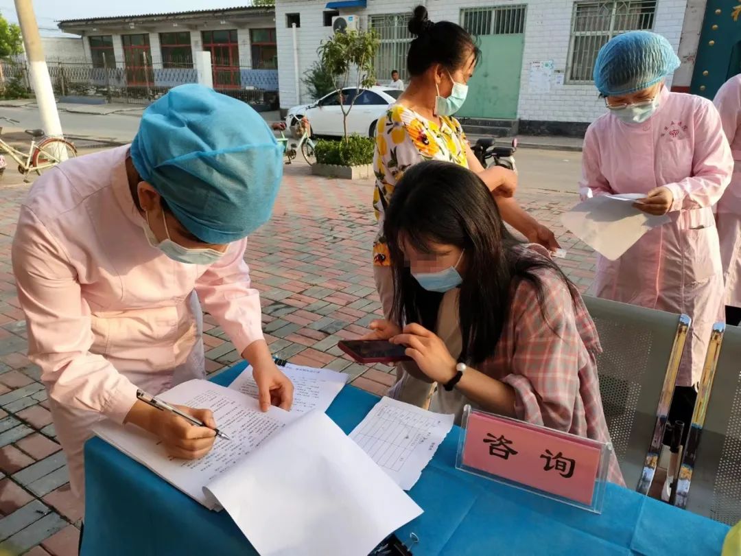 市五院医疗专家下基层献爱心