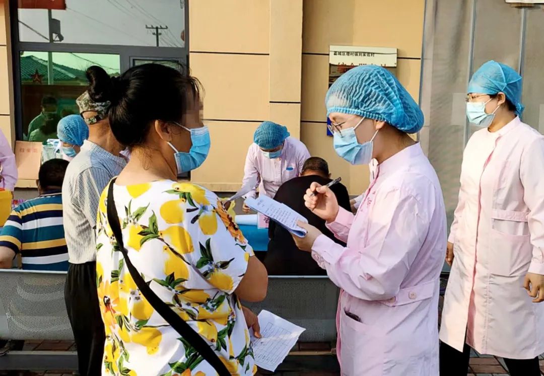 市五院医疗专家下基层献爱心