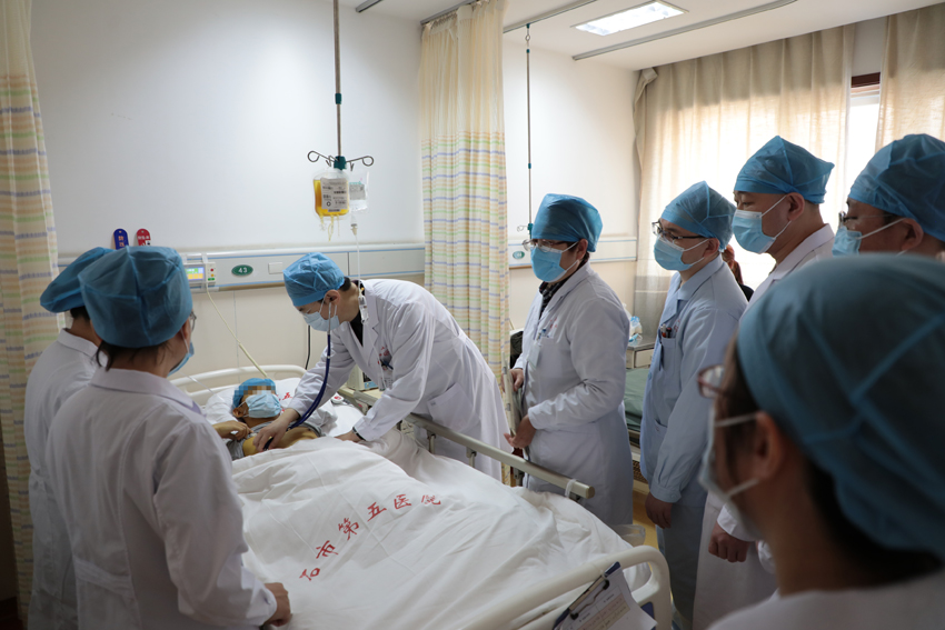 患者躁动不安，不是狂犬病，竟是“新冠疯”！