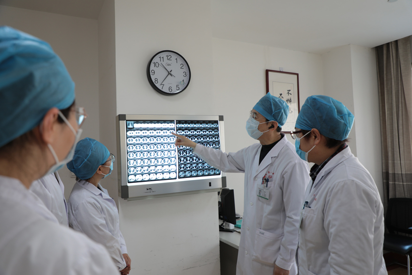 患者躁动不安，不是狂犬病，竟是“新冠疯”！