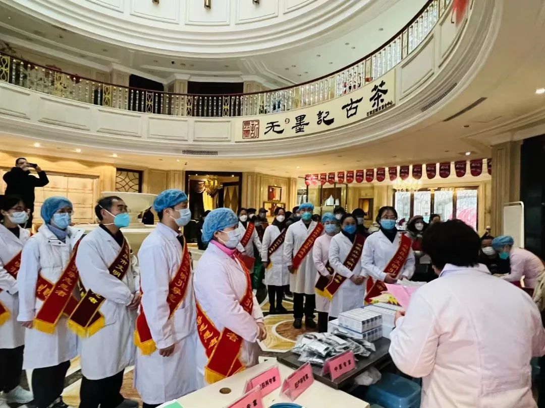 石市五院送健康 流动医院“三进”活动拉开帷幕