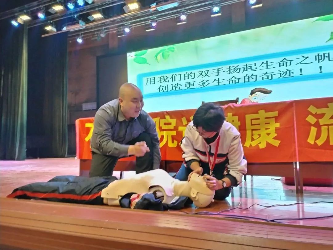 “石市五院送健康，流动医院进学校”拉开帷幕——医校携手共筑健康防线