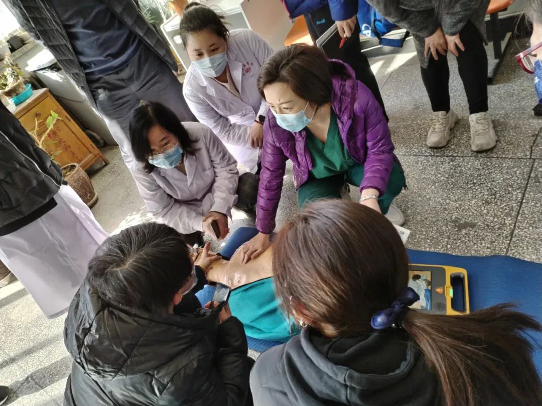 “石市五院送健康，流动医院进学校”拉开帷幕——医校携手共筑健康防线