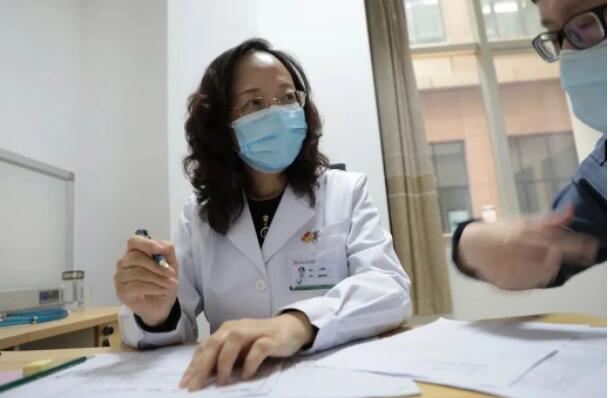 市五院党委书记、主任医师王瑜玲出专家门诊了