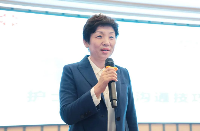 内强素质 外树形象——市五院组织护理职业礼仪培训