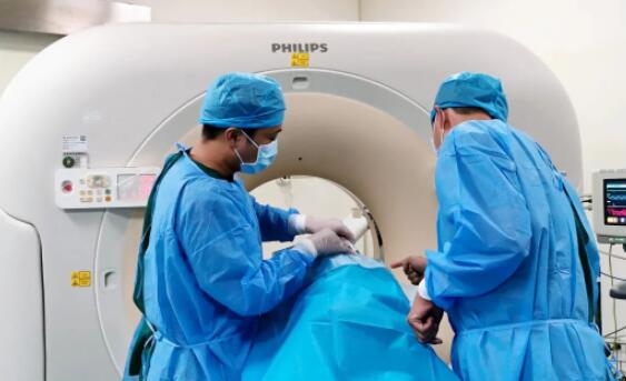 以针代刀,市五院内科团队微波消融技术精准治疗肺癌患者 以针代刀,市五院内科团队微波消融技术精准治疗肺癌患者