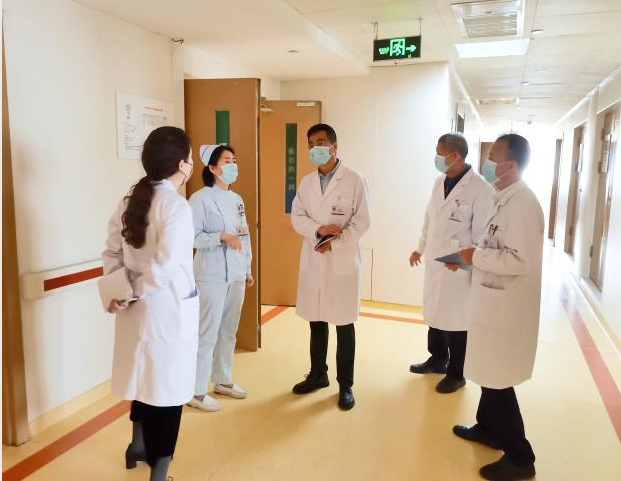 院长深入一线开展节前安全生产检查