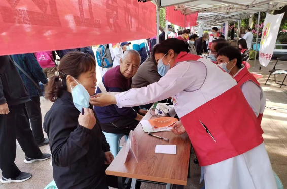 市五院开展“红十字博爱周”宣传活动