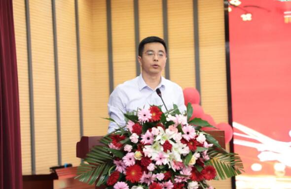 市五院举办5.12国际护士节庆祝暨表彰大会