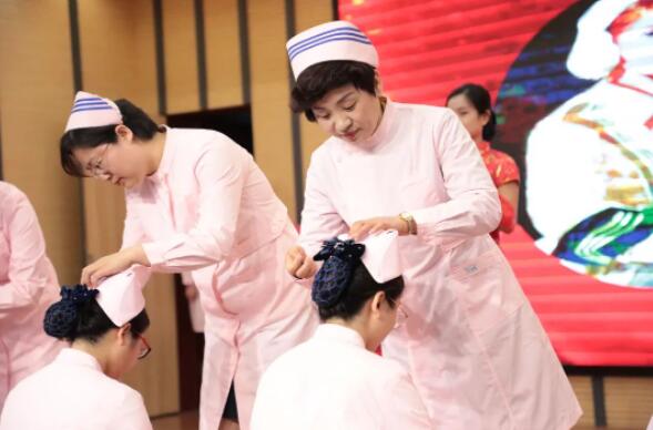市五院举办5.12国际护士节庆祝暨表彰大会
