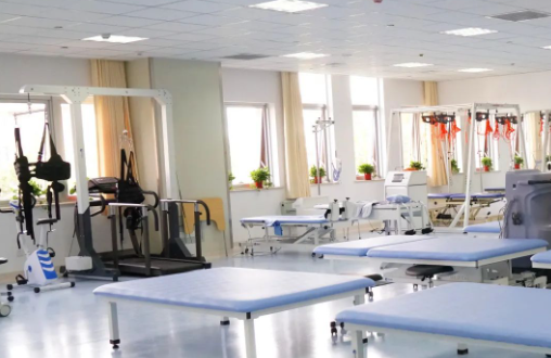 点燃新希望!脑疾病致偏瘫患者在市五院走向康复 点燃新希望!脑疾病致偏瘫患者在市五院走向康复