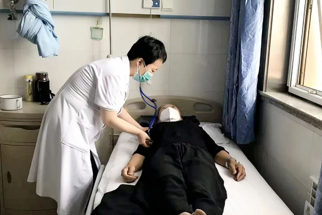 市五院援疆医生李立华 为当地群众解病痛 为石家庄市争光彩