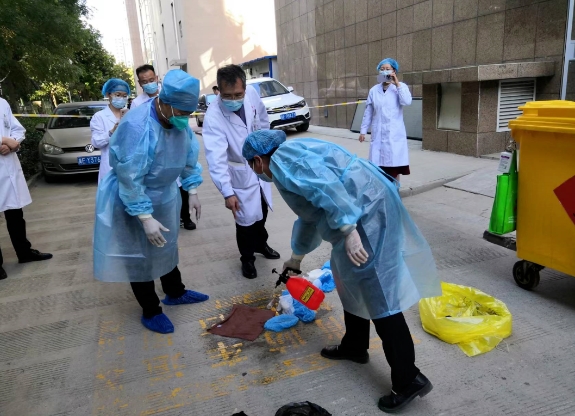 以练筑防！市五院开展医疗废物泄露处置应急演练