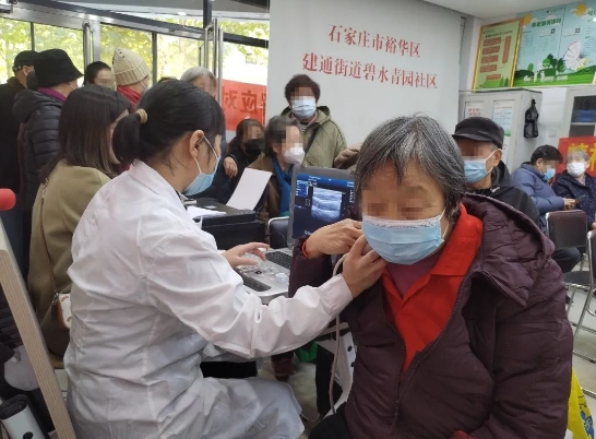 远离卒中 爱在初冬——市五院深入社区开展“脑卒中防治”健康义诊活动