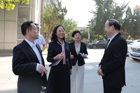 以仁心护佑人民健康 用奉献绽放医者光彩——市五院党委书记王瑜玲荣获“2023年石家庄市劳动模范”称号