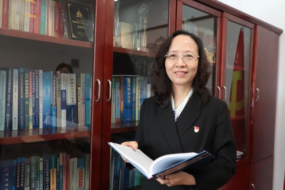 以仁心护佑人民健康 用奉献绽放医者光彩——市五院党委书记王瑜玲荣获“2023年石家庄市劳动模范”称号