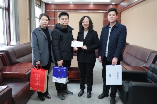 新春慰问送关怀 岁寒情深暖人心——市五院开展节前走访慰问活动