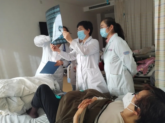 共筑健康社区，市五院首席专家在行动