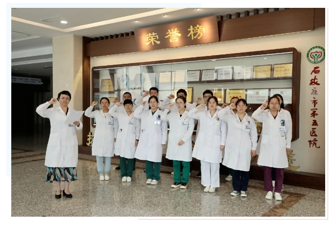 致敬中国医师节|崇尚人文精神,彰显医者仁心 致敬中国医师节|崇尚人文精神,彰显医者仁心