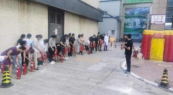 培训消防能力全覆盖 筑牢医疗安全“防火墙” 培训消防能力全覆盖 筑牢医疗安全“防火墙”