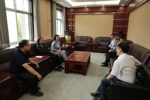 市卫生健康委党组亲切慰问石家庄市第五医院王瑜玲等省级优秀共产党员