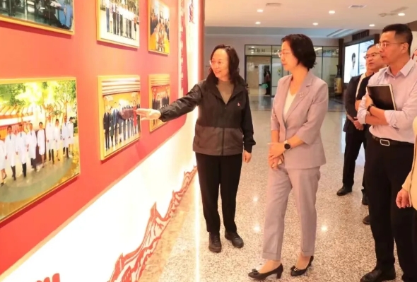 市卫生健康委党组亲切慰问石家庄市第五医院王瑜玲等省级优秀共产党员