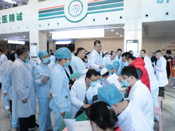 用爱心为生命加油——石家庄市第五医院与河北省血液中心开展党组织联合共建暨“无偿献血”主题党日活动 用爱心为生命加油——石家庄市第五医院与河北省血液中心开展党组织联合共建暨“无偿献血”主题党日活动