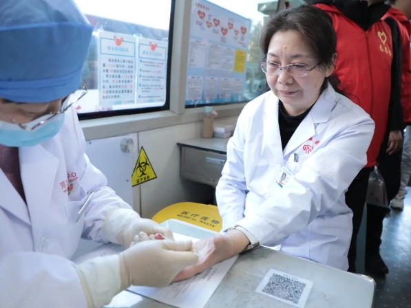 用爱心为生命加油——石家庄市第五医院与河北省血液中心开展党组织联合共建暨“无偿献血”主题党日活动 用爱心为生命加油——石家庄市第五医院与河北省血液中心开展党组织联合共建暨“无偿献血”主题党日活动