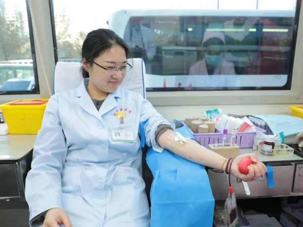 用爱心为生命加油——石家庄市第五医院与河北省血液中心开展党组织联合共建暨“无偿献血”主题党日活动 用爱心为生命加油——石家庄市第五医院与河北省血液中心开展党组织联合共建暨“无偿献血”主题党日活动