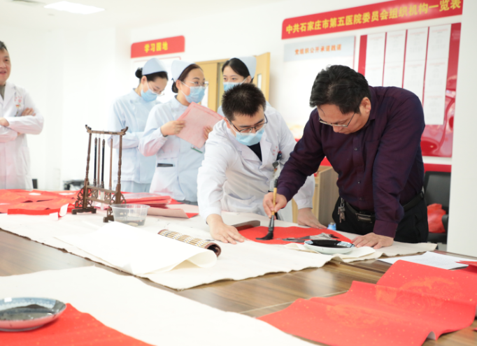 河北省专家咨询服务协会专家 春节前慰问市五院医务工作者