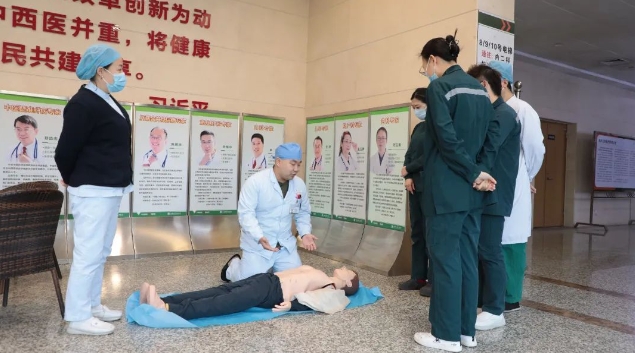 石家庄市第五医院大型义诊惠民活动火热进行中...... 石家庄市第五医院大型义诊惠民活动火热进行中......