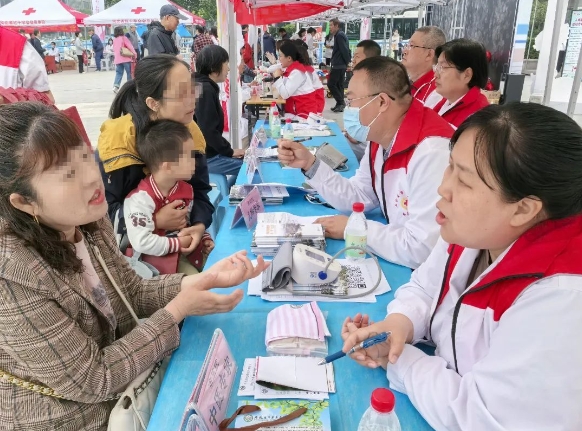 专家送上门 义诊暖人心——石家庄市第五医院践行人道主义精神开展公益义诊活动 专家送上门 义诊暖人心——石家庄市第五医院践行人道主义精神开展公益义诊活动
