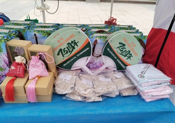 专家送上门 义诊暖人心——石家庄市第五医院践行人道主义精神开展公益义诊活动 专家送上门 义诊暖人心——石家庄市第五医院践行人道主义精神开展公益义诊活动