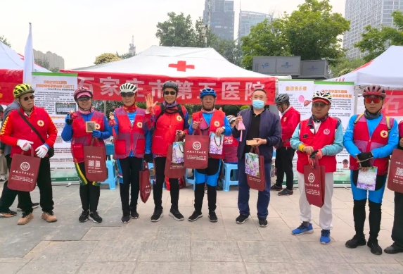 专家送上门 义诊暖人心——石家庄市第五医院践行人道主义精神开展公益义诊活动 专家送上门 义诊暖人心——石家庄市第五医院践行人道主义精神开展公益义诊活动