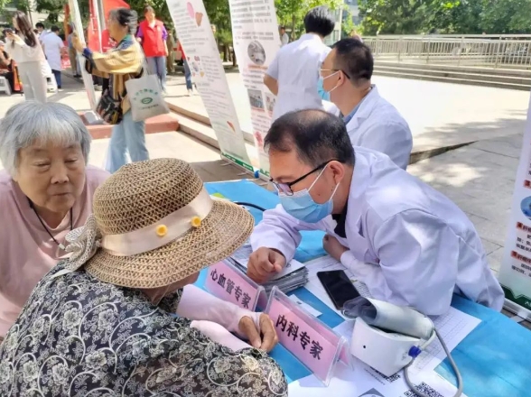 医疗资源沉下去 健康服务零距离——石家庄市第五医院参加裕华区卫健局组织的社区大型义诊活动 医疗资源沉下去 健康服务零距离——石家庄市第五医院参加裕华区卫健局组织的社区大型义诊活动