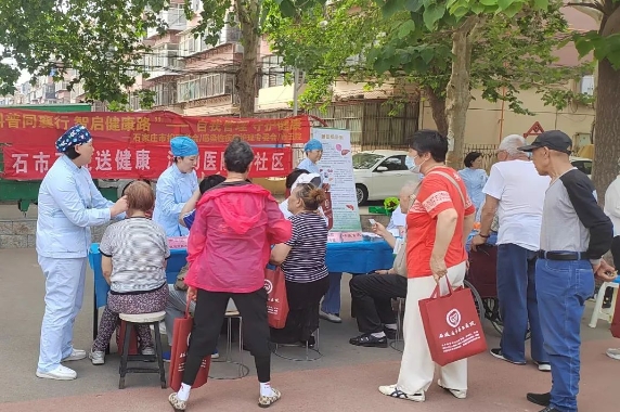 爱心公益义诊进社区 护理健康服务暖人心——石家庄市第五医院护理团队走进社区开展公益义诊活动 爱心公益义诊进社区 护理健康服务暖人心——石家庄市第五医院护理团队走进社区开展公益义诊活动