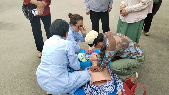 爱心公益义诊进社区 护理健康服务暖人心——石家庄市第五医院护理团队走进社区开展公益义诊活动 爱心公益义诊进社区 护理健康服务暖人心——石家庄市第五医院护理团队走进社区开展公益义诊活动